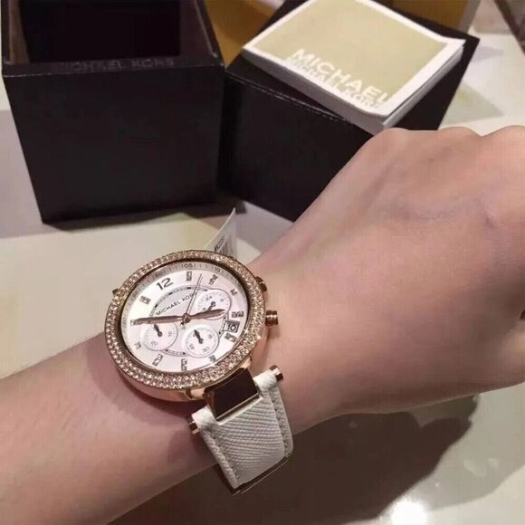 Ladies Michael Kors Mk2281 Parker Gold Tone White 39 mm Watch - Picture 1 of 4